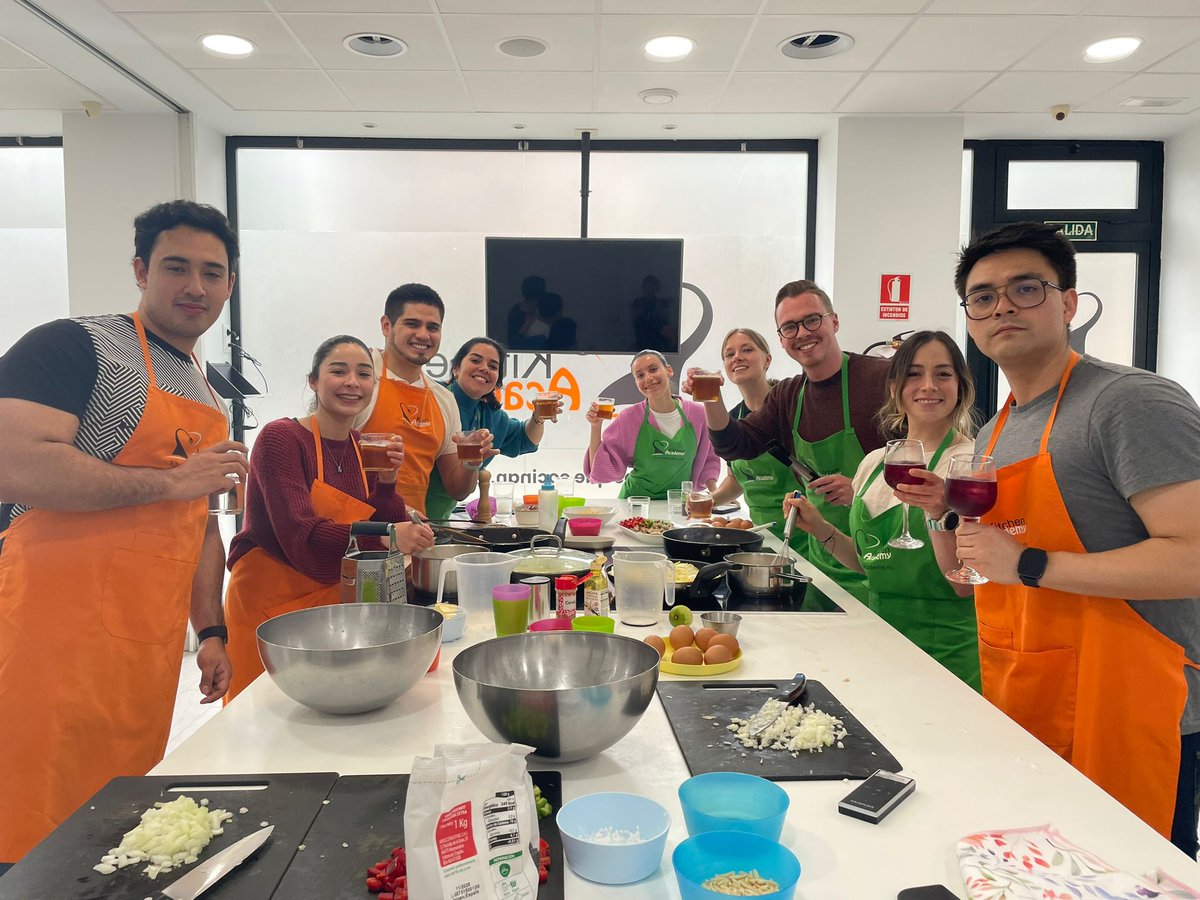ESIC_University's tweet image. 🇪🇸🔥 Our international master’s students got a Taste of Spain at #ESICUniversity!

They cooked paella, Spanish omelette (with onion!), and Pantxineta 🍮

A delicious way to connect, share cultures, and bring Spanish flavor home! 🌍👨‍🍳

#ESICInternational #CookingExperience