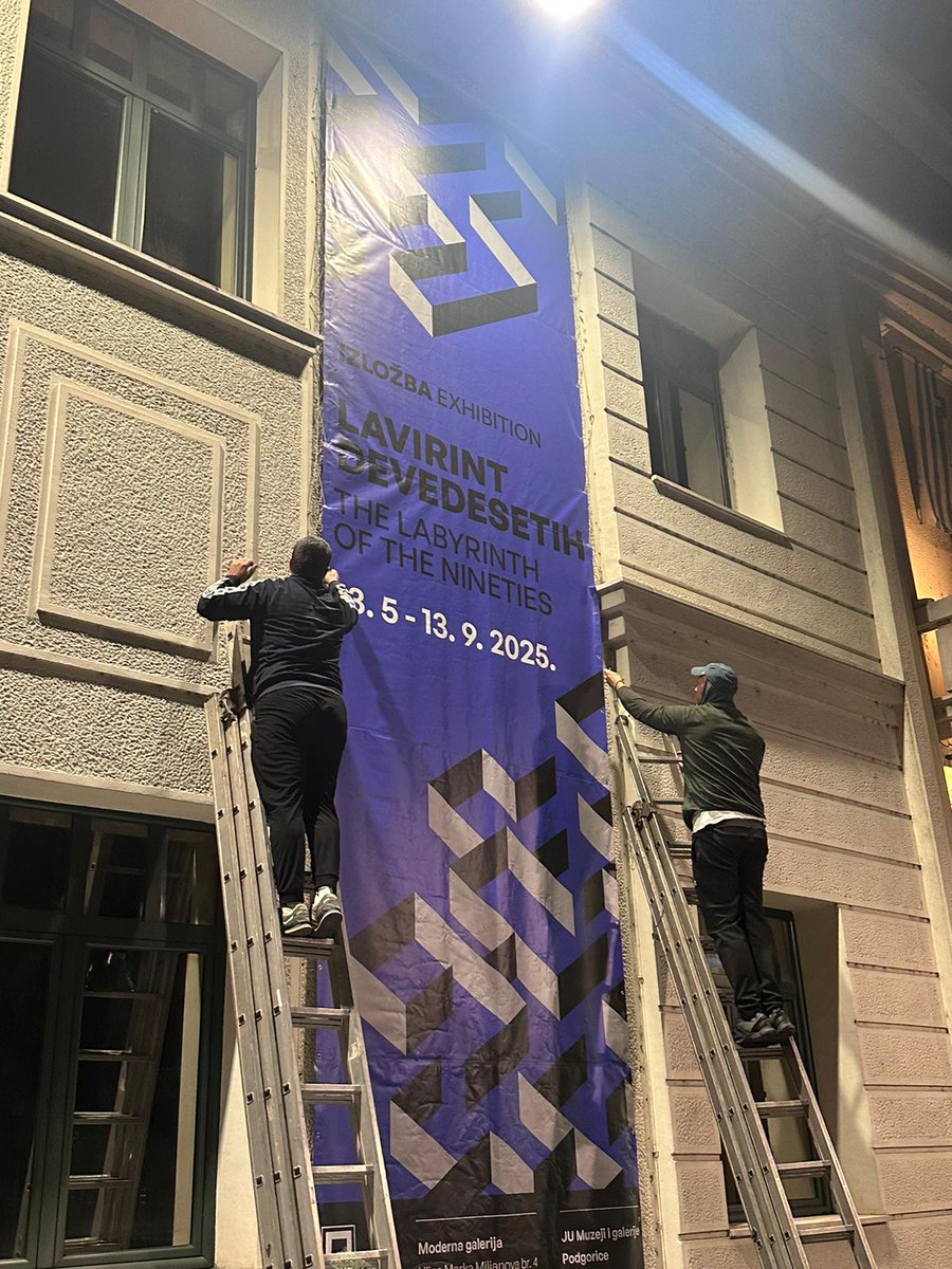 Večeras otvaramo izložbu "Lavirint devedesetih" u Podgorici 🇲🇪 
<a href="/MuzejGalerijePG/">JU Muzeji i Galerije Podgorice</a> 20h 🔜🔛