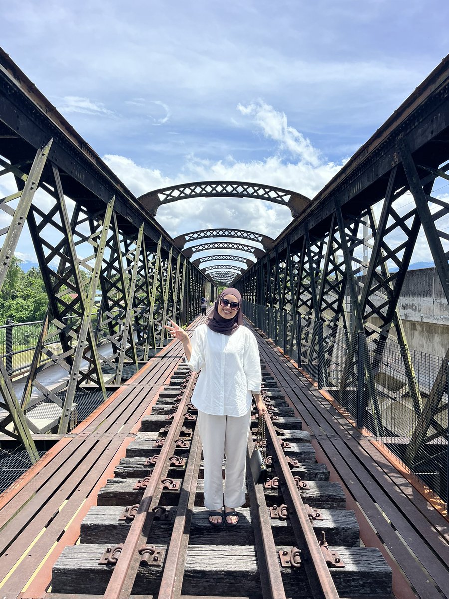 Victoria Bridge 🚂