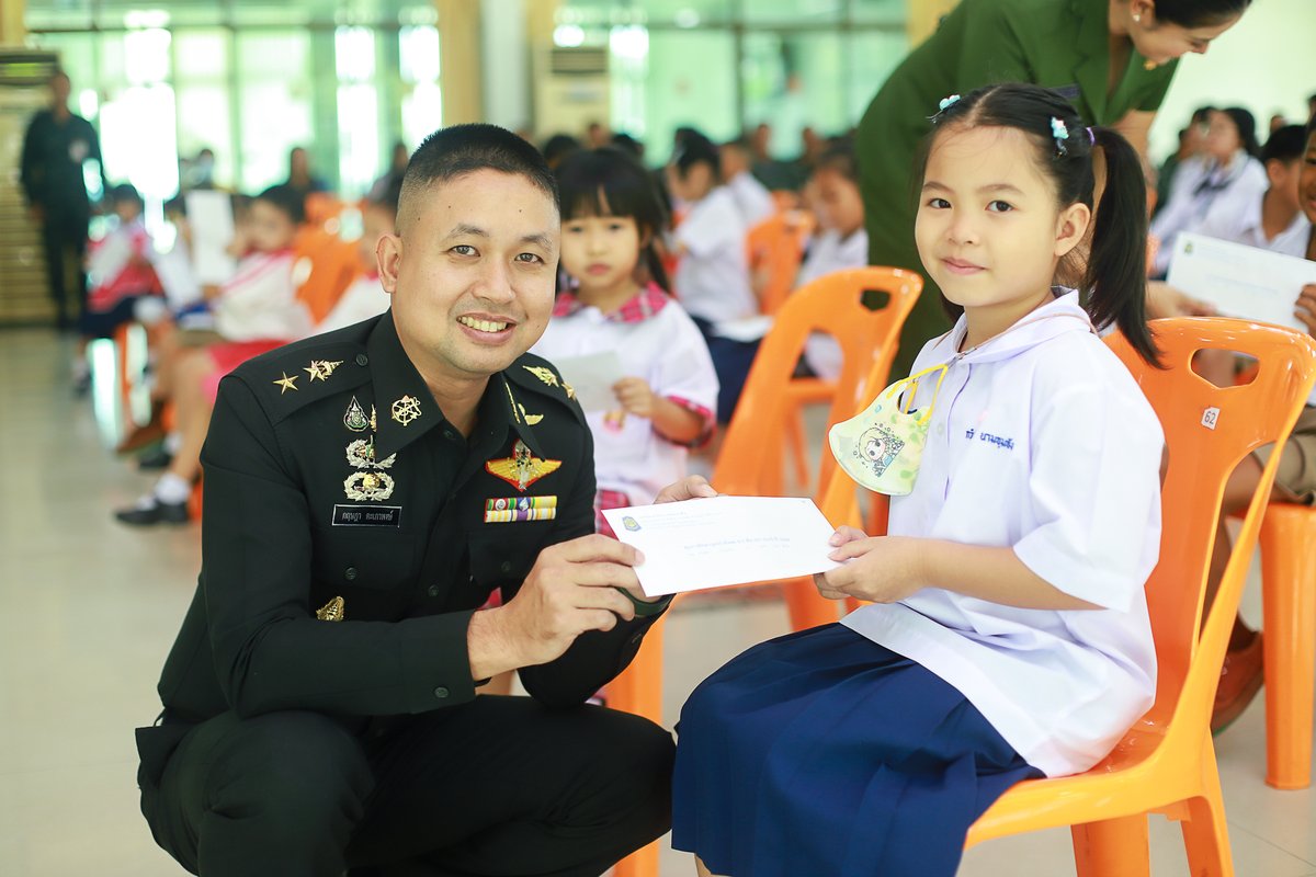 201_engineer's tweet image. พ.ท.กฤษฎา ตะเภาพงษ์ ผบ.ช.2 พัน.201 พร้อมด้วย คุณ สุทธิรัตน์ ตะเภาพงษ์ ประธาน สม.ทบ. สาขา ช.2 พัน.201 เป็นประธานในพิธีมอบทุนการศึกษาให้กับบุตรข้าราชการ ประจำปีการศึกษา 2567 ทั้งนี้เพื่อเป็นการแบ่งเบาภาระค่าใช้จ่าย สร้างขวัญ และกำลังใจให้กับ กำลังพล บุตรและครอบครัว