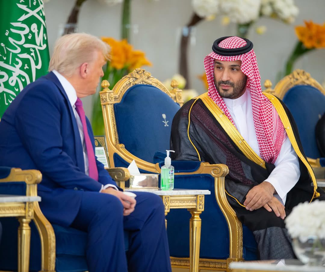Msksa84's tweet photo. يسلم ولي العهد رجل المهمّات 🇺🇸🇸🇦 
#ولي_العهد #محمد_بن_سلمان
#الرئيس_الأمريكي_في_المملكة #ترامب_في_الرياض
 #trumpinksa https://t.co/TpTcoyutpI