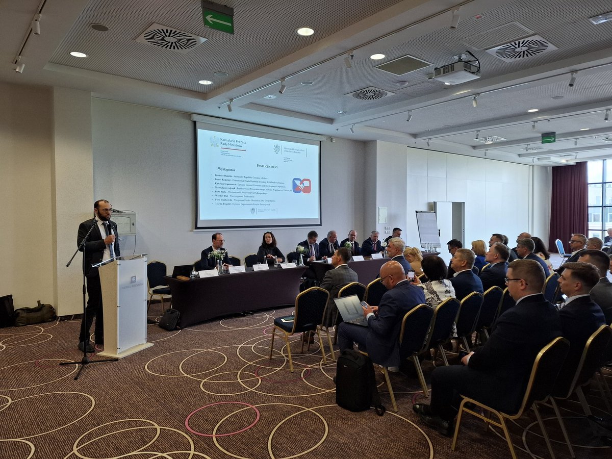 W Rzeszowie odbyło się forum biznesowe czeskich i polskich firm, poświęcone współpracy przy odbudowie Ukrainy. Uczestniczyli w nim m.in. ambasador Republiki Czeskiej w Polsce, przedstawiciele rządów ds. odbudowy Ukrainy, samorządu województwa podkarpackiego....