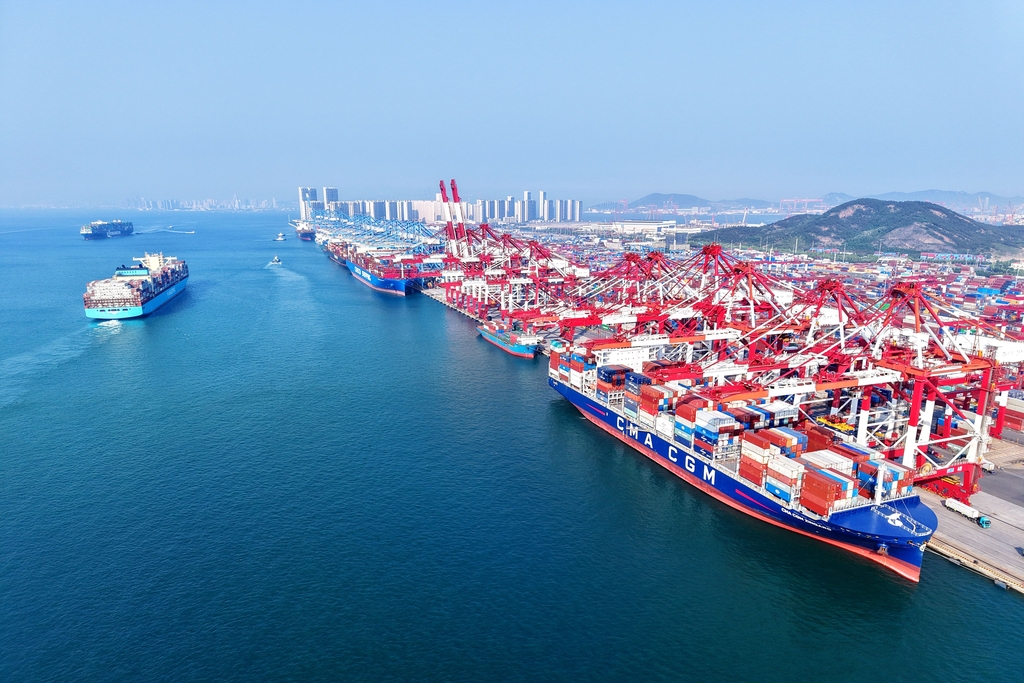 QingdaoSummit's tweet photo. China and the USA announced a series of #tariff adjustment measures on Monday aimed at easing trade tensions between the world's two largest economies, according to a joint statement issued by both governments in Geneva, Switzerland. https://t.co/gBzOu9qYnU #InvestinChina [📸/IC] https://t.co/yS17FJNmlp