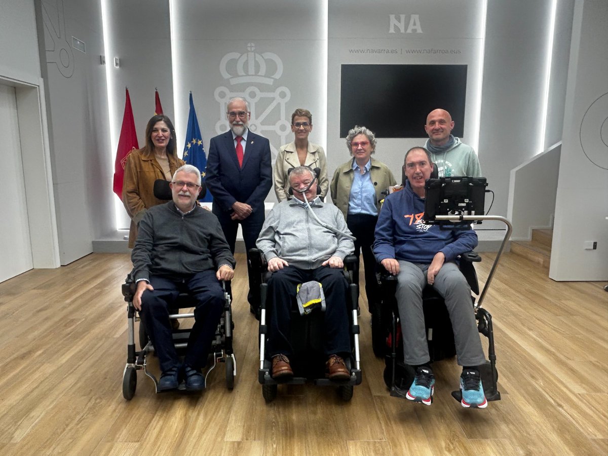 ANELA Navarra (@anelanavarra) on Twitter photo Reunión con la Presidenta de Navarra y el Consejero de Salud.
Objetivo: informar sobre la situación de los afectados de #ELA en Navarra , ofrecer nuestra colaboración y activar la #LeyELA de manera urgente y eficaz.
GRACIAS ‼️ ESKERRIK ASKO
<a href="/gob_na/">Gobierno de Navarra</a> <a href="/noticiasgob_na/">Noticias / Berriak - Gobierno de Navarra</a> <a href="/mavichina/">María Chivite / ❤️</a> Reunión con la Presidenta de Navarra y el Consejero de Salud.
Objetivo: informar sobre la situación de los afectados de #ELA en Navarra , ofrecer nuestra colaboración y activar la #LeyELA de manera urgente y eficaz.
GRACIAS ‼️ ESKERRIK ASKO
<a href="/gob_na/">Gobierno de Navarra</a> <a href="/noticiasgob_na/">Noticias / Berriak - Gobierno de Navarra</a> <a href="/mavichina/">María Chivite / ❤️</a>