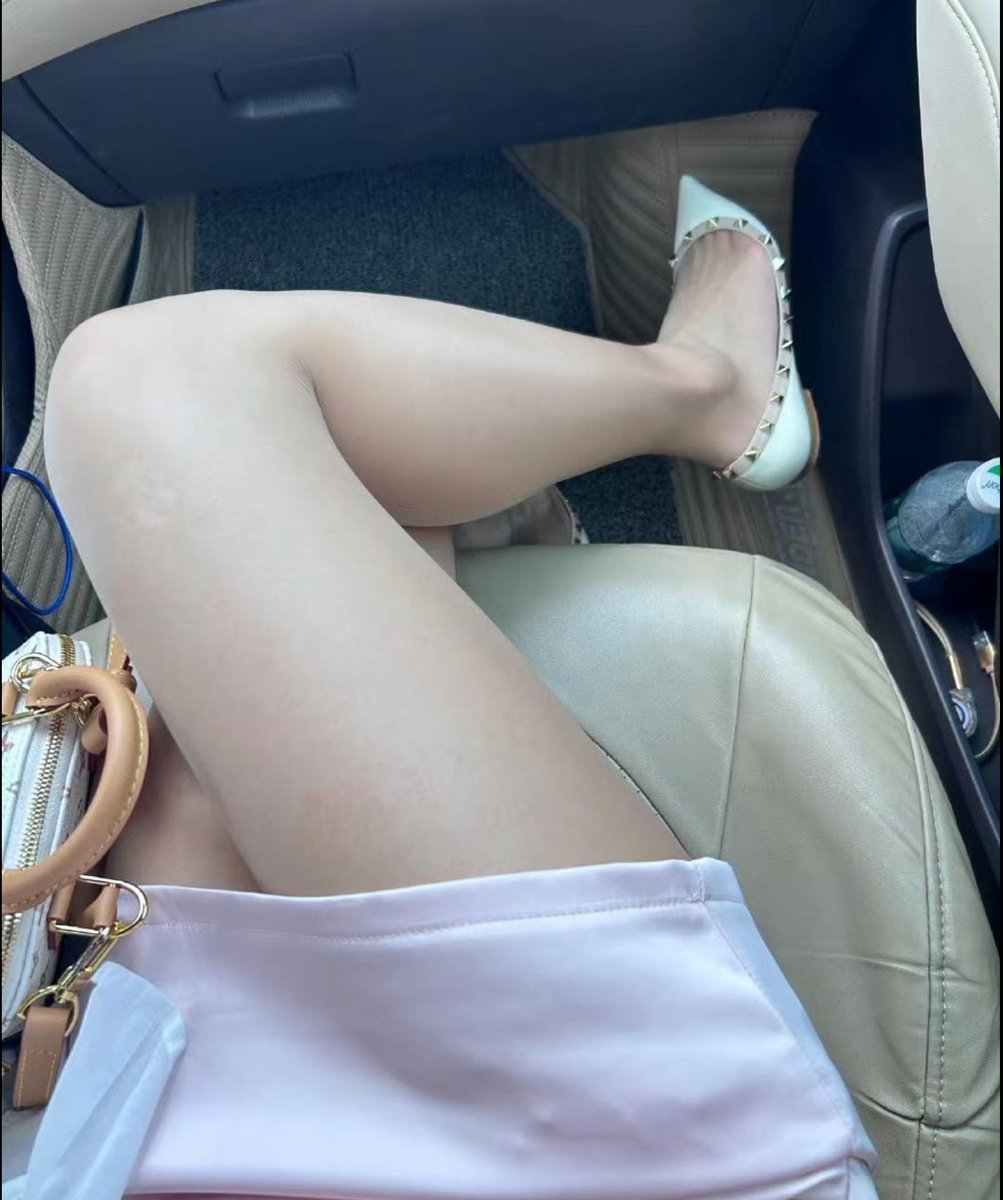 Mystorient's tweet photo. 老公在开车，轻点舔 #济南 #老师 #反差 https://t.co/xb3XRDiDbi