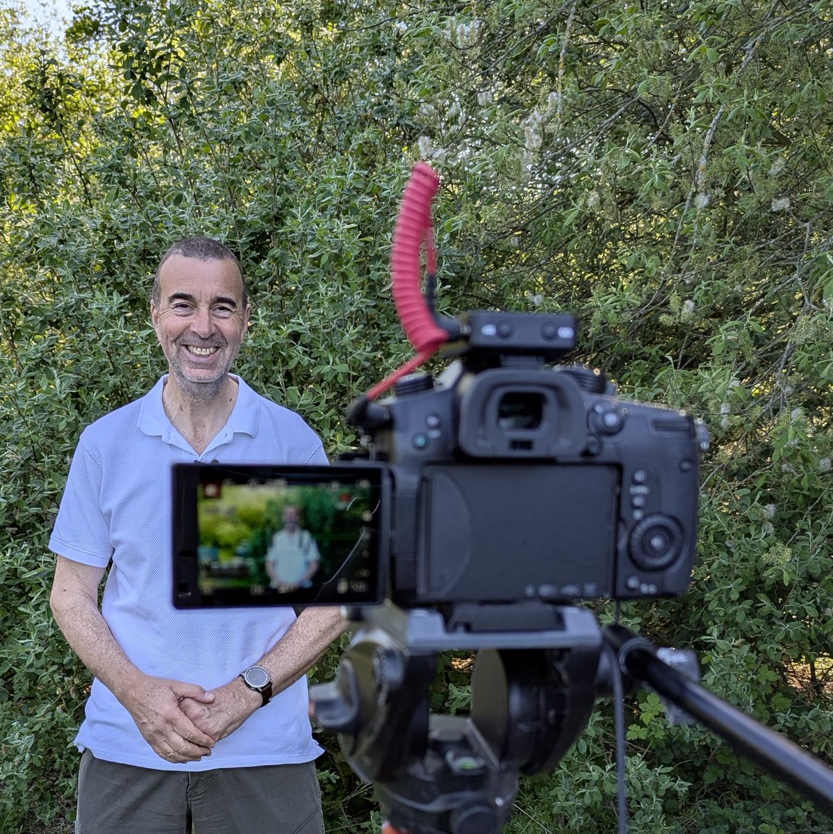 NorfolkHoneyCo's tweet image. Keep an eye out for the next video.

Check out Patreon.com/norfolkhoney

#beekeeping #beekeepingtips #beekeepinghowti