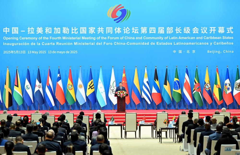 VoiceofPD's tweet photo. China is willing to work with Latin American and Caribbean countries to implement the #GlobalDevelopmentInitiative, firmly safeguard the multilateral trading system, keep the global industrial and supply chains stable and smooth, and safeguard an open and cooperative international environment, Chinese President #XiJinping said Tuesday.
#ChinaCELACForum
Read full: https://t.co/UjTX86bDDZ