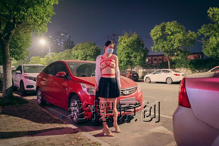 #街拍 
#户外 

现在，越来越多的车子开了哨兵模式，停车场也变得更不安全了。
还是避开新势力吧。

❤️申请入群，无性约调，约绳，可私信。