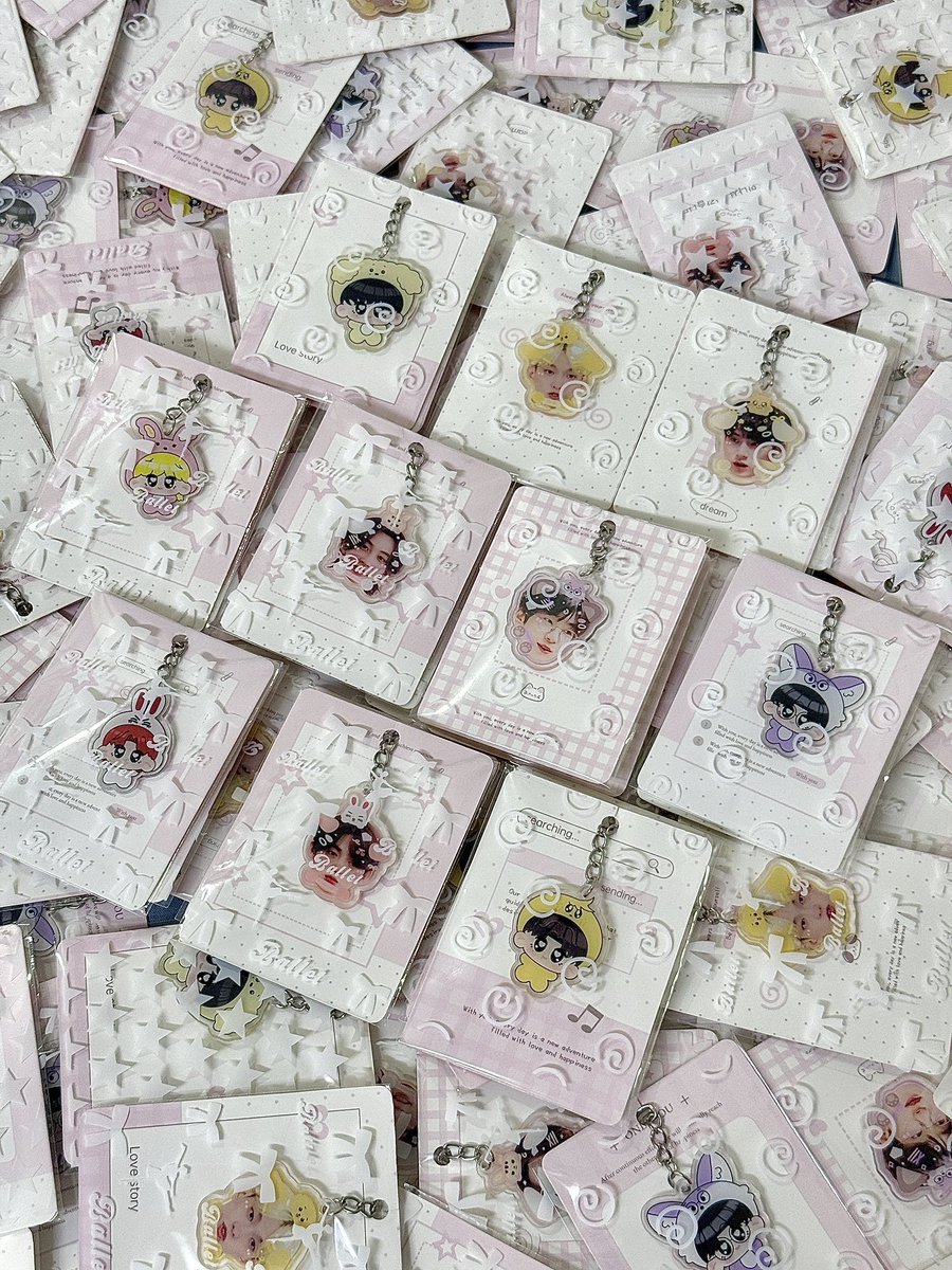 Crabbyyyyy7's tweet image. hi! I'll give out freebies at svt event:
#10YearsOfCampfire #Fallinto_SVT

Total 150 keychains (collab @honeywwon)
Choose: SC JH WW MG DK

🩵 Find me: blue bag/Cloud Cafe*2nd floor
🩷 TNC: follow ig @ dk_yeommieee
🤍 Dday update ig story ~oᴗ&amp;lt; ಣ

#SEVENTEEN #cupsleevemy