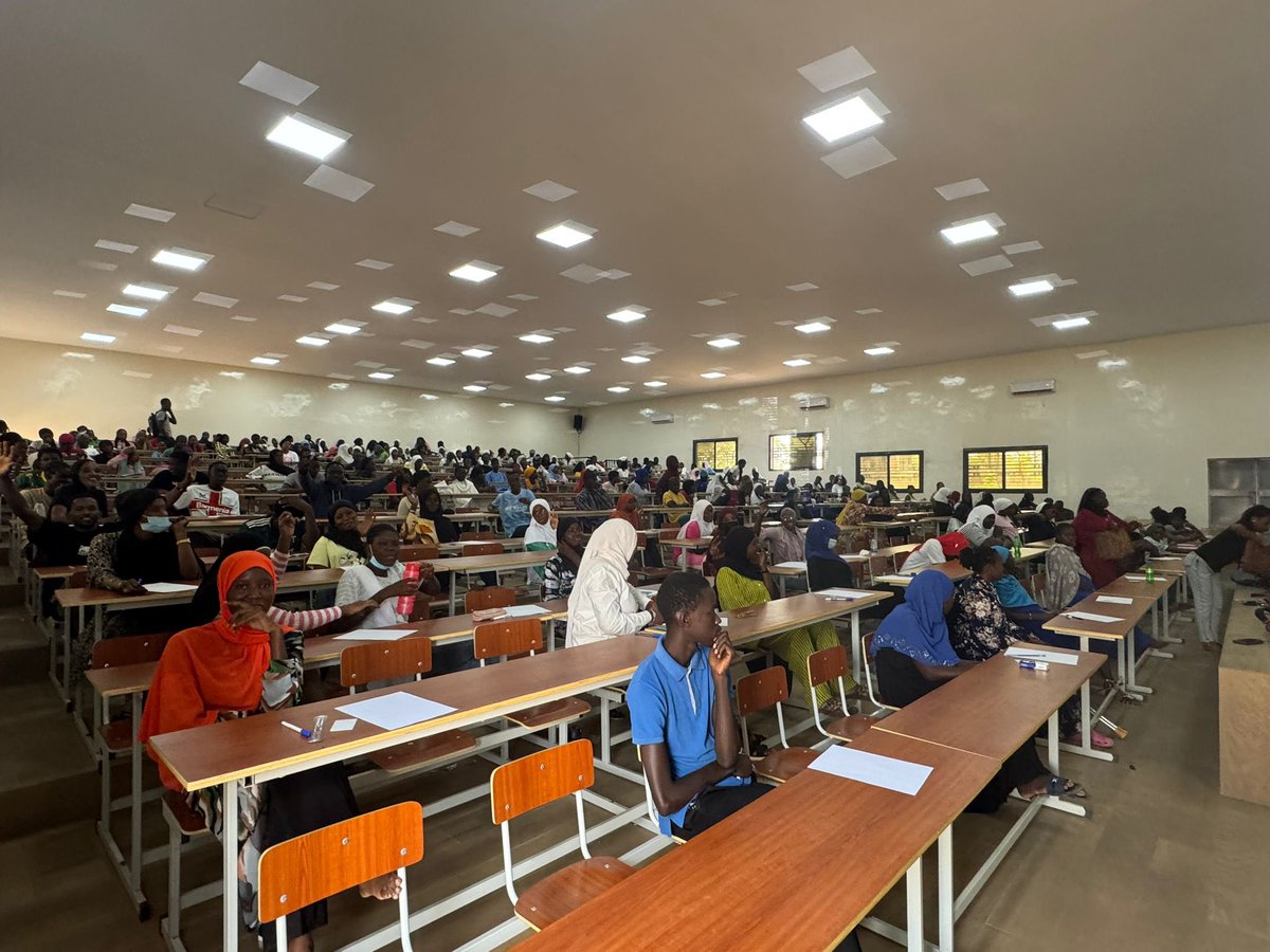 maarifSN's tweet photo. 🇹🇷 🇸🇳TMV Senegal Türkiye Araştırmaları Merkezi’nde Büyük Gurur!

TMV Senegal Türkiye Araştırmaları Merkezi tarafından düzenlenen Türkçe kurslarımız başarıyla tamamlandı!
Bu yıl Amadou Mahtar Mbow Üniversitesi’nden 220 ve Iba Der Thiam de Thiès Üniversitesi’nden 245 öğrenci yıl sonu sınavlarına katılarak büyük bir başarı gösterdi.
Öğrencilerimizi yıl boyunca gösterdikleri emek ve azim için tebrik ediyor, akademik ve mesleki hayatlarında üstün başarılar diliyoruz!🎓

#TMVSenegal #TürkiyeAraştırmalarıMerkezi #TürkçeEğitimi