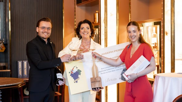 Saskia Smeenk wint eerste Prix Joseph Perrier en is Champagne Sommelier 2025 dlvr.it/TKkYlK