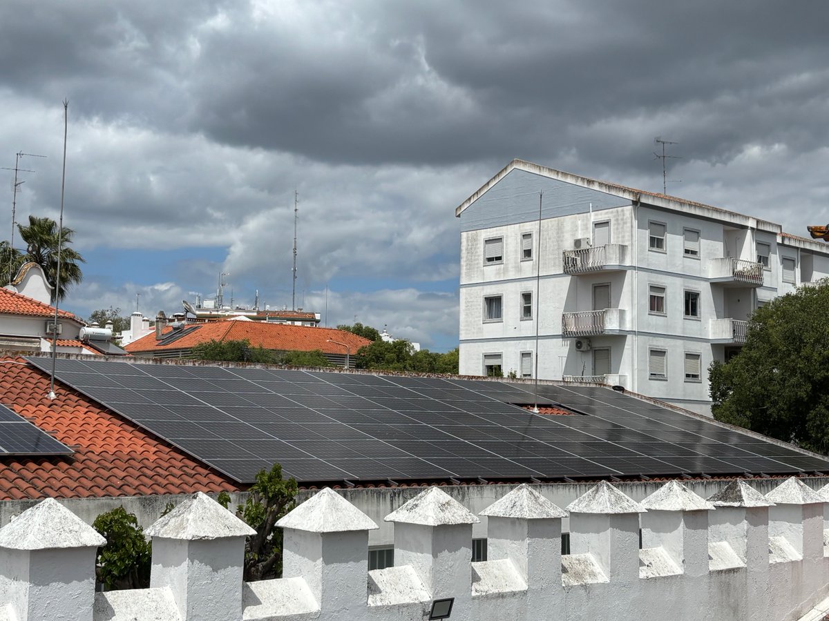 Baixo Alentejo (CIMBAL) lanza una comunidad energética piloto con autoconsumo solar junto a los Bomberos Voluntarios de Beja, dentro del proyecto TRANSCOM_EUROACE, cofinanciado por la UE.

🔗 transcom-euroace.eu