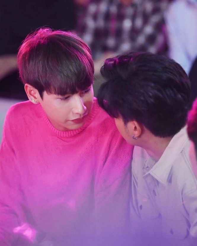 mayoggss's tweet photo. They're just about to kiss. The stare, OMG i'm insane 😖
@AtthaphanP @Tawan_V

#TayGun #เตกัน https://t.co/XSuwF1mNoT
