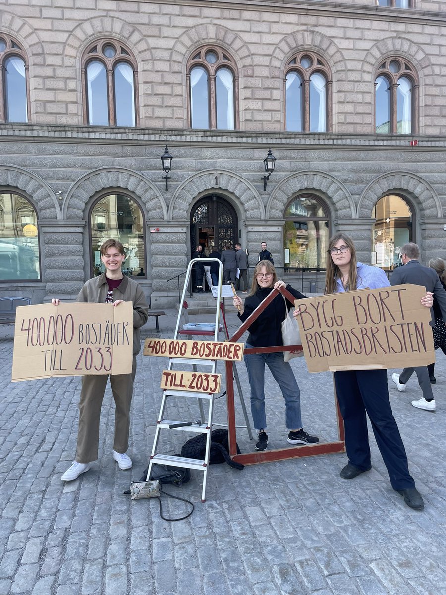 Bostadsbristen kan byggas bort. Det är dags för regeringen att agera. Det är vår framtid som står på spel.