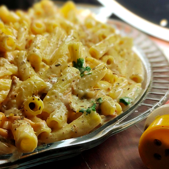 Macarrones rallados con salsa de queso  🧀

¡Una receta rápida, sencilla y deliciosa! 🍝 

Tenéis el paso a paso de la receta en nuestras otras redes sociales.  ¿Te atreves a prepararla? 😊

#PastasRomero #RomeroLovers #Pasta #PastaClásica #Receta #MacarrónRallado