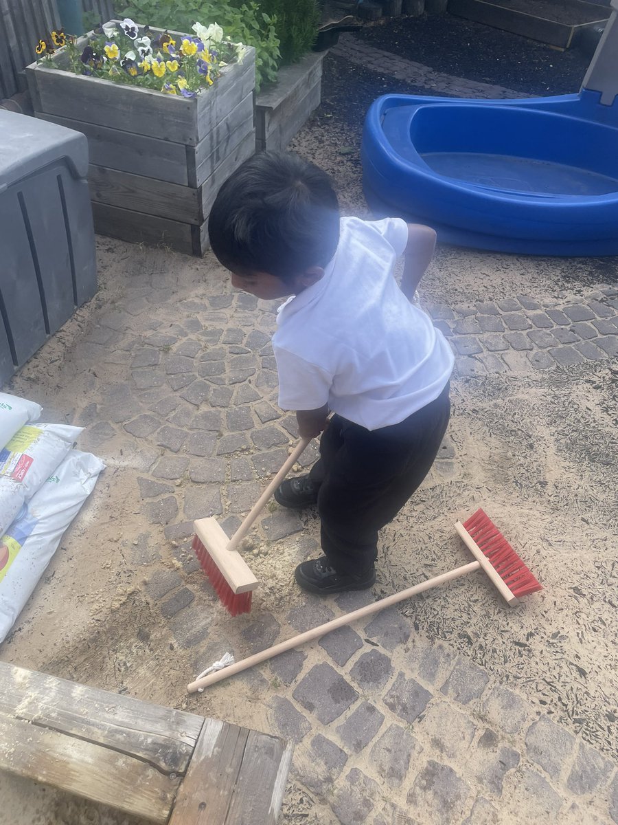 cheamparkfarm's tweet photo. Nursery are using all of their motor skills today in the garden to dig, sweep &amp; pour @LEOearlyyears https://t.co/26YfREMqBz
