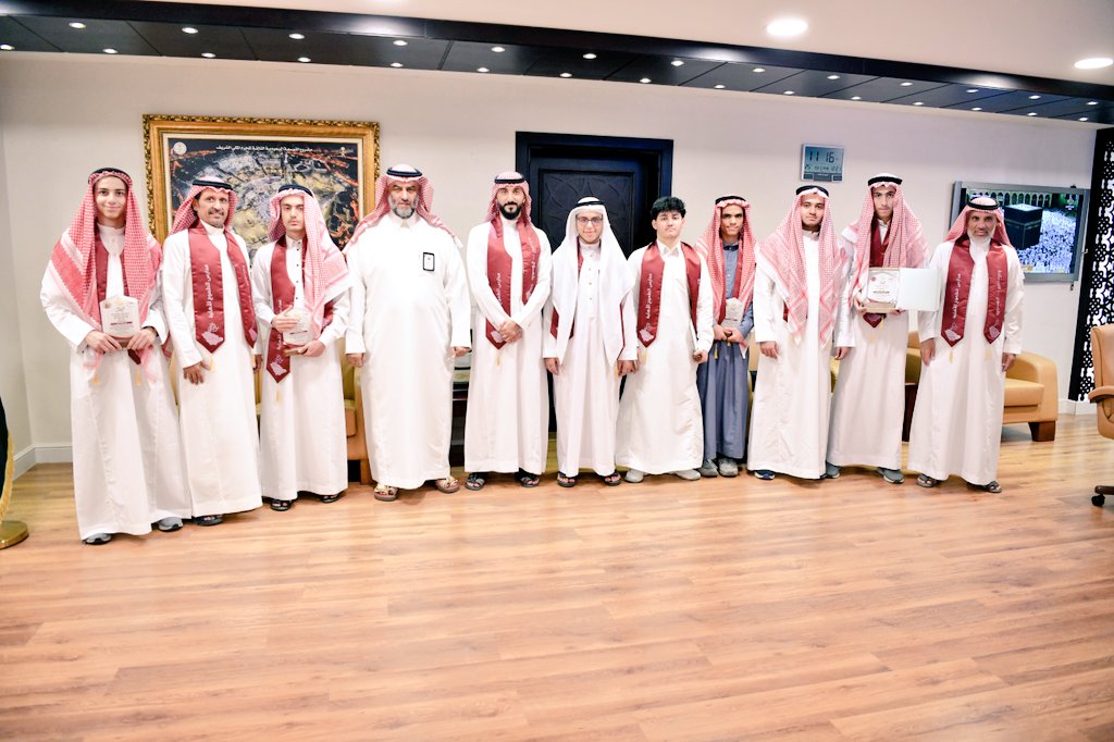 altomouh_M's tweet photo. استقبل مدير عام التعليم بمكة أ.عبدالله الغنام الطلاب الحاصلين على 100٪ في اختبار القدرات العامة من #مدارس_الطموح_الأهلية وعددهم 18 طالبا دعماً منه للمتفوقين في القدرات متمنياً لهم التوفيق وكان برفقة الطلاب أ.عبدالله الجهني نائب المدير العام ومديري الطموح الثانوية.

#تعليم_مكة https://t.co/gK6NcUxMN3