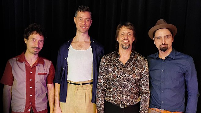 Veniu tots a la NIT DE SWING!🎶

Amb el millor de George Gershwin, Cole Porter, Frank Sinatra... entre altres grans artistes. Interpretats pels mestres del Swing "Poyo Moya Trío". Amb Cristian «Poyo» Moya al piano, Oriol Fontanals al contrabaix i Reginald Vilardell a la bateria.