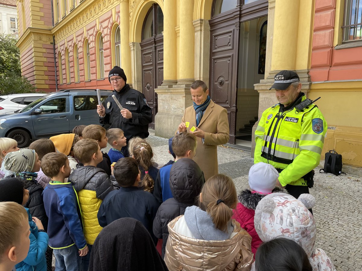 Praha 2 i letos přispěje ze svého rozpočtu na motivační odměny strážníků, rozhodli o tom zastupitelé městské části na své včerejším zasedání. 
TZ: praha2.cz/praha%2D2%2Dpr…