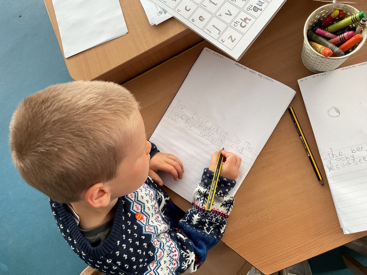 PDA_Rec's tweet image. Some faaantastic writing taking place in reception this morning. We wrote sentences that included adjectives to describe the moon and stars 🌟 #pdaenglish
