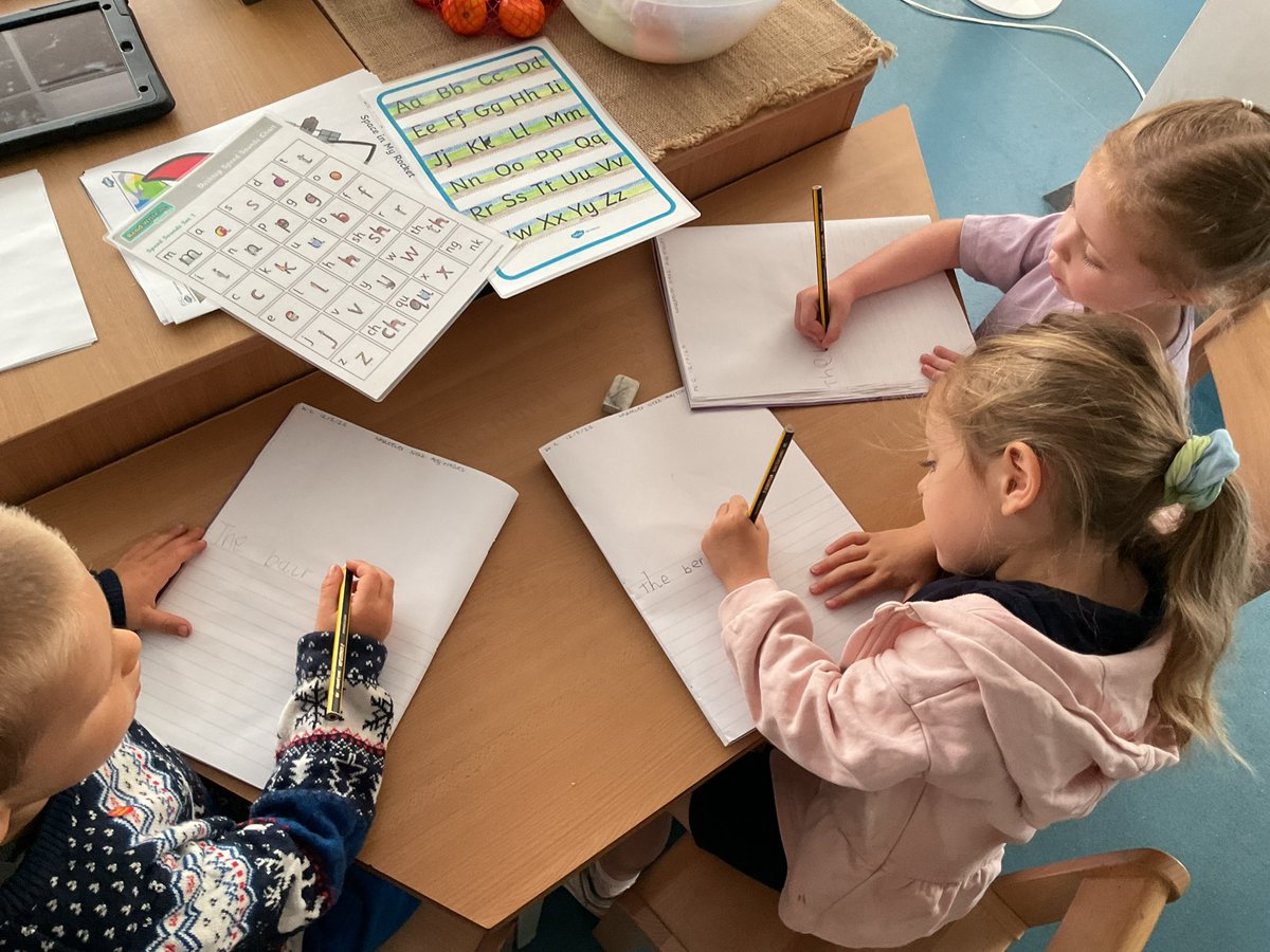 PDA_Rec's tweet image. Some faaantastic writing taking place in reception this morning. We wrote sentences that included adjectives to describe the moon and stars 🌟 #pdaenglish