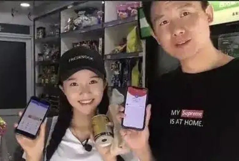 看看这个人。

她不是投资大佬，也不是网红。

却决定只靠 0.21 个比特币，在中国五座城市生活 21 天，不接受现金、不接受捐赠。

她要证明：比特币，不只是炒作，而是可以撑起一个人的现实生活。

这是何有病的故事，以及接下来发生的事情：🧵