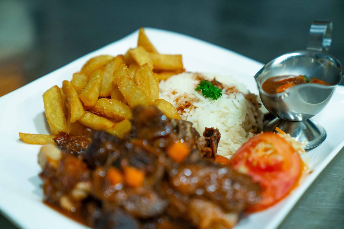 silverbackug's tweet image. Lunch Time Done Right!
Delicious meals, cozy vibes, and fast service —
Only at Silverback Lounge.

#LunchAtSilverback #MiddayMagic #TasteTheVibes
@Omusirima @ChaapaLeague @hmwesigye @Kagimu_Sir @hmwesigye