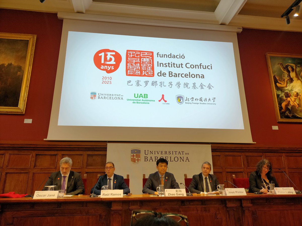 Assistim a la celebració del 15è Aniversari de la Fundació Institut Confuci de Barcelona. Per molts anys més de col.laboració institucional amb <a href="/educaciocat/">Educació</a> .