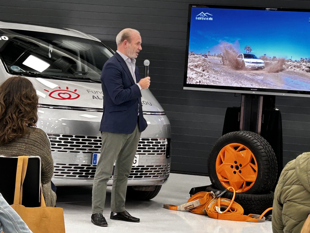Nuestro Presidente ⁦<a href="/satrusteguipolo/">Polo Satrustegui</a>⁩ durante la presentación del balance ⁦<a href="/HyundaiEsp/">Hyundai España</a>⁩ ⁦<a href="/desierto_ninos/">eldesiertodelosniños</a>⁩ 2025 con ⁦<a href="/_NachoSalvador/">Nacho Salvador</a>⁩