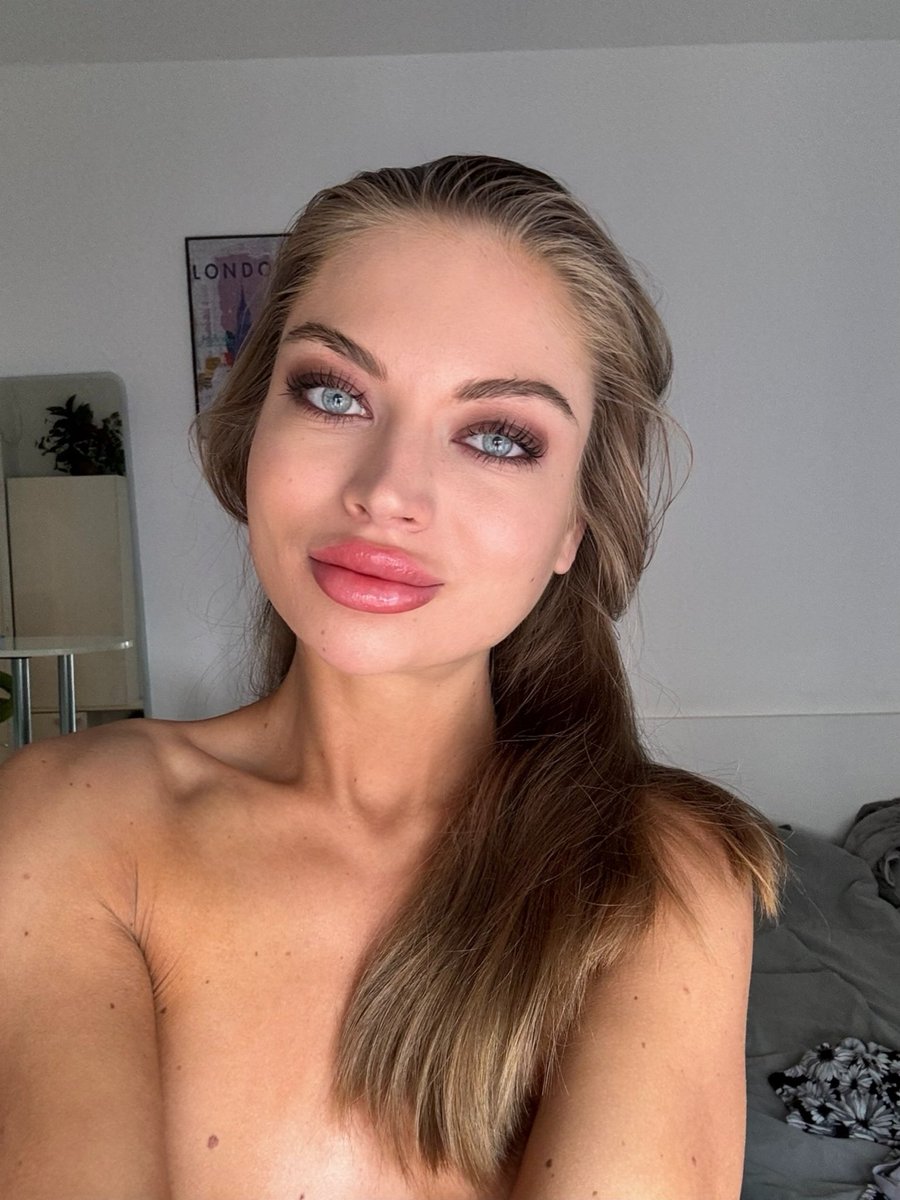 💋👇🏻