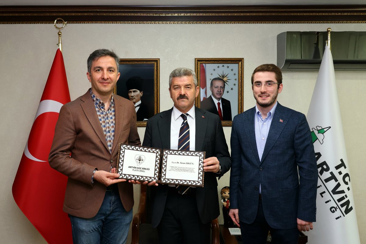 artvinvaliligi's tweet photo. Artvin Güç Birliği Platformu koordinesinde, Erasmus+ Programı kapsamında ilimize misafir gelen yabancı uyruklu öğrenciler ve Platform Başkanı Engin Güven, Valimiz Sayın Dr. Turan Ergün’ü makamında ziyaret etti. https://t.co/nHtrTCw2fY