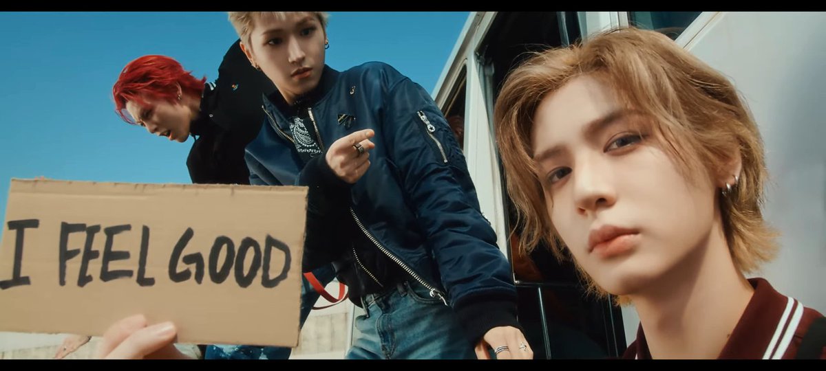 sunflories's tweet image. Ihan tugasnya emang angkat banner begitu kah?