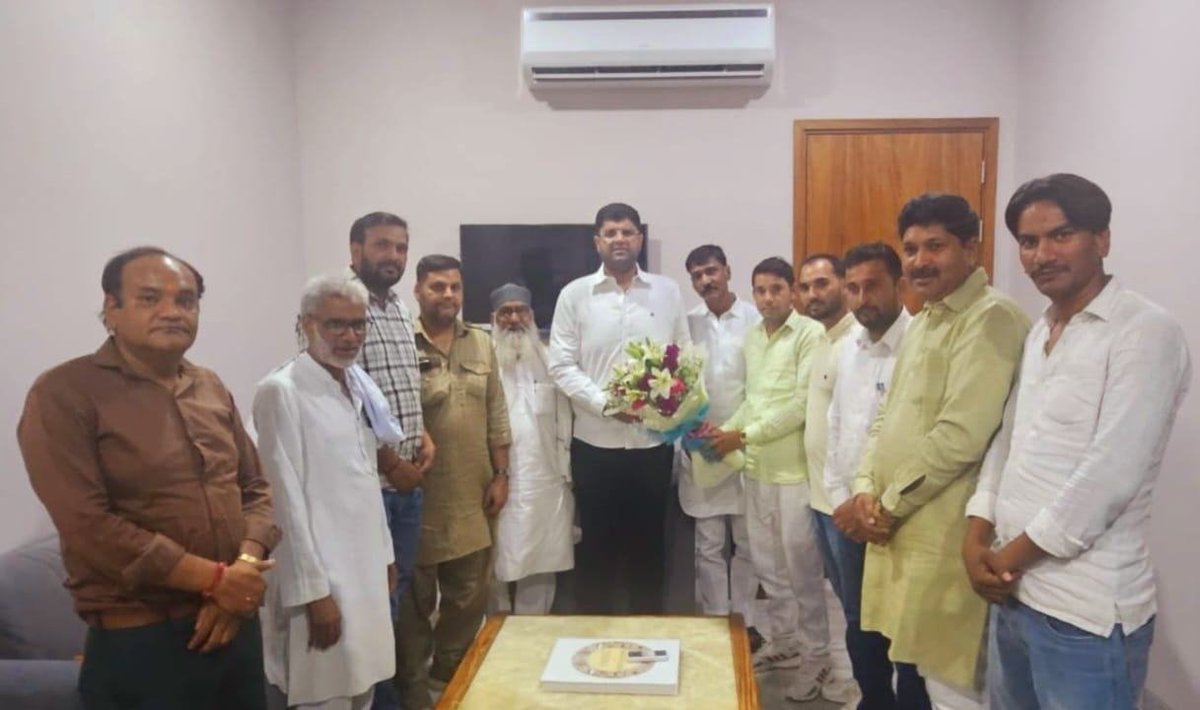 Dushyant Chautala (@dchautala) on Twitter photo рдЖрдЬ рджрд┐рд▓реНрд▓реА рдирд┐рд╡рд╛рд╕ рдкрд░ рдкрд╛рд░реНрдЯреА рдХрд╛рд░реНрдпрдХрд░реНрддреНрддрд╛ рд╕рд╛рдерд┐рдпреЛрдВ рд╕реЗ рдореБрд▓рд╛рдХрд╝рд╛рдд рд╣реБрдИред рд╕рдВрдЧрдарди рдкреБрд░реНрдирдЧрдарди рдореЗрдВ рднрд╛рдЧреАрджрд╛рд░реА рдХреЛ рд▓реЗрдХрд░ рд╣рдо рд╕рднреА рд╕рд╛рдерд┐рдпреЛрдВ рдореЗрдВ рдЙрддреНрд╕рд╛рд╣ рд╣реИ рдФрд░ рд╣рдо рдЬрд▓реНрдж рд╣реА рдкреВрд░реЗ рдкреНрд░рджреЗрд╢ рдореЗрдВ рдирдП рд╕рдВрдЧрдарди рдХреЗ рд╕рд╛рде рдкреВрд░реА рддрд╛рдХрд╝рдд рдХреЗ рд╕рд╛рде рдореИрджрд╛рди рдореЗрдВ рдЙрддрд░рдиреЗ рдЬрд╛ рд░рд╣реЗ рд╣реИрдВред рдХрд╛рд░реНрдпрдХрд░реНрддреНрддрд╛ рд╕рд╛рдерд┐рдпреЛрдВ рд╕реЗ рдорд┐рд▓реЗ рд╕реБрдЭрд╛рд╡реЛрдВ рдкрд░ рднреА рд▓рдЧрд╛рддрд╛рд░ рдХрд╛рдо рд╣реЛ рдЖрдЬ рджрд┐рд▓реНрд▓реА рдирд┐рд╡рд╛рд╕ рдкрд░ рдкрд╛рд░реНрдЯреА рдХрд╛рд░реНрдпрдХрд░реНрддреНрддрд╛ рд╕рд╛рдерд┐рдпреЛрдВ рд╕реЗ рдореБрд▓рд╛рдХрд╝рд╛рдд рд╣реБрдИред рд╕рдВрдЧрдарди рдкреБрд░реНрдирдЧрдарди рдореЗрдВ рднрд╛рдЧреАрджрд╛рд░реА рдХреЛ рд▓реЗрдХрд░ рд╣рдо рд╕рднреА рд╕рд╛рдерд┐рдпреЛрдВ рдореЗрдВ рдЙрддреНрд╕рд╛рд╣ рд╣реИ рдФрд░ рд╣рдо рдЬрд▓реНрдж рд╣реА рдкреВрд░реЗ рдкреНрд░рджреЗрд╢ рдореЗрдВ рдирдП рд╕рдВрдЧрдарди рдХреЗ рд╕рд╛рде рдкреВрд░реА рддрд╛рдХрд╝рдд рдХреЗ рд╕рд╛рде рдореИрджрд╛рди рдореЗрдВ рдЙрддрд░рдиреЗ рдЬрд╛ рд░рд╣реЗ рд╣реИрдВред рдХрд╛рд░реНрдпрдХрд░реНрддреНрддрд╛ рд╕рд╛рдерд┐рдпреЛрдВ рд╕реЗ рдорд┐рд▓реЗ рд╕реБрдЭрд╛рд╡реЛрдВ рдкрд░ рднреА рд▓рдЧрд╛рддрд╛рд░ рдХрд╛рдо рд╣реЛ