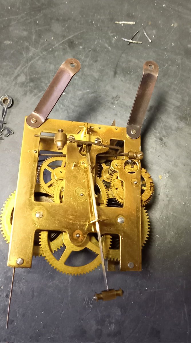 gtzaolCjqvzAbw3's tweet image. SEIKOSHA8日巻きゼンマイを巻いても戻ってしまう。ラチェットの爪が固いので分解掃除から始めます‼️
#柱時計修理　#カラクリ時計修理　#からくり時計修理　#電池の液漏れ修理　#ゼンマイ交換　#ガラス交換　#振り子時計修理　#ボンボン時計修理

#http://www.wakaouzi.biz-web.jp/sp/tokeisyuuri_.html