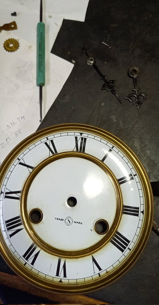 gtzaolCjqvzAbw3's tweet image. SEIKOSHA8日巻きゼンマイを巻いても戻ってしまう。ラチェットの爪が固いので分解掃除から始めます‼️
#柱時計修理　#カラクリ時計修理　#からくり時計修理　#電池の液漏れ修理　#ゼンマイ交換　#ガラス交換　#振り子時計修理　#ボンボン時計修理

#http://www.wakaouzi.biz-web.jp/sp/tokeisyuuri_.html