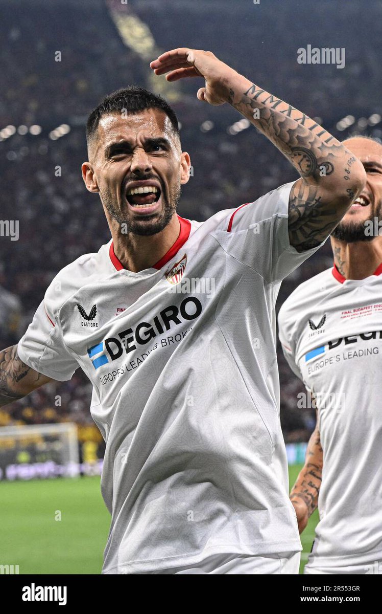 Un líder hace eso.
Como nos hemos arengado mutuamente, la que has liado Suso con un fondo rojo y una canción triste. Ya nos tienes engorilados, te toca tú parte. Vamos ostia, todos juntos