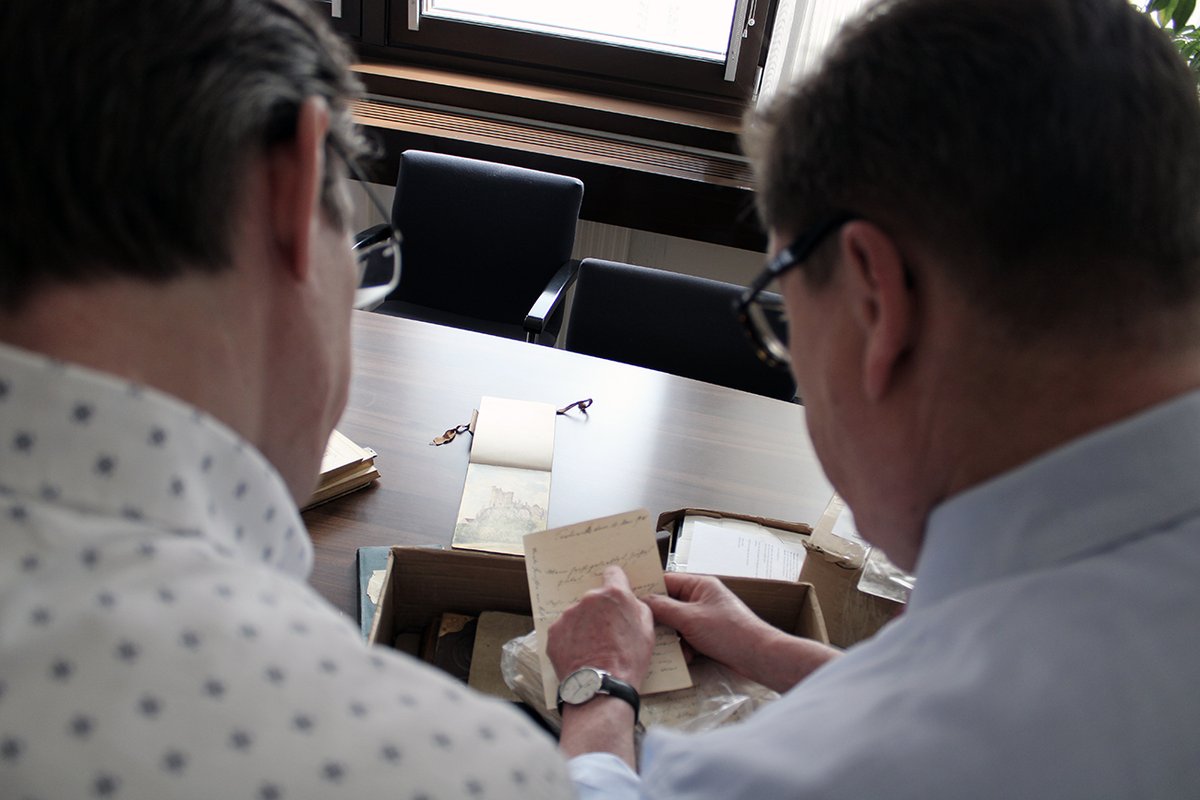 Das Österreichische Staatsarchiv konnte kürzlich einen außergewöhnlichen historischen Nachlass übernehmen: Persönliche Dokumente, Tagebücher und Erinnerungsstücke des früheren K.u.k. Kriegsministers Franz Kuhn von Kuhnenfeld (1817–1896). #ÖStA

Mehr dazu: oesta.gv.at/veroeffentlich…