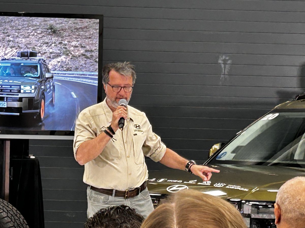 ⁦<a href="/DeSdelarocha/">Santiago de la Rocha</a>⁩ Press Senior Manager de ⁦<a href="/HyundaiEsp/">Hyundai España</a>⁩ explica las ventas del nuevo #hyundaisantafe para realizar la aventura del ⁦<a href="/desierto_ninos/">eldesiertodelosniños</a>⁩