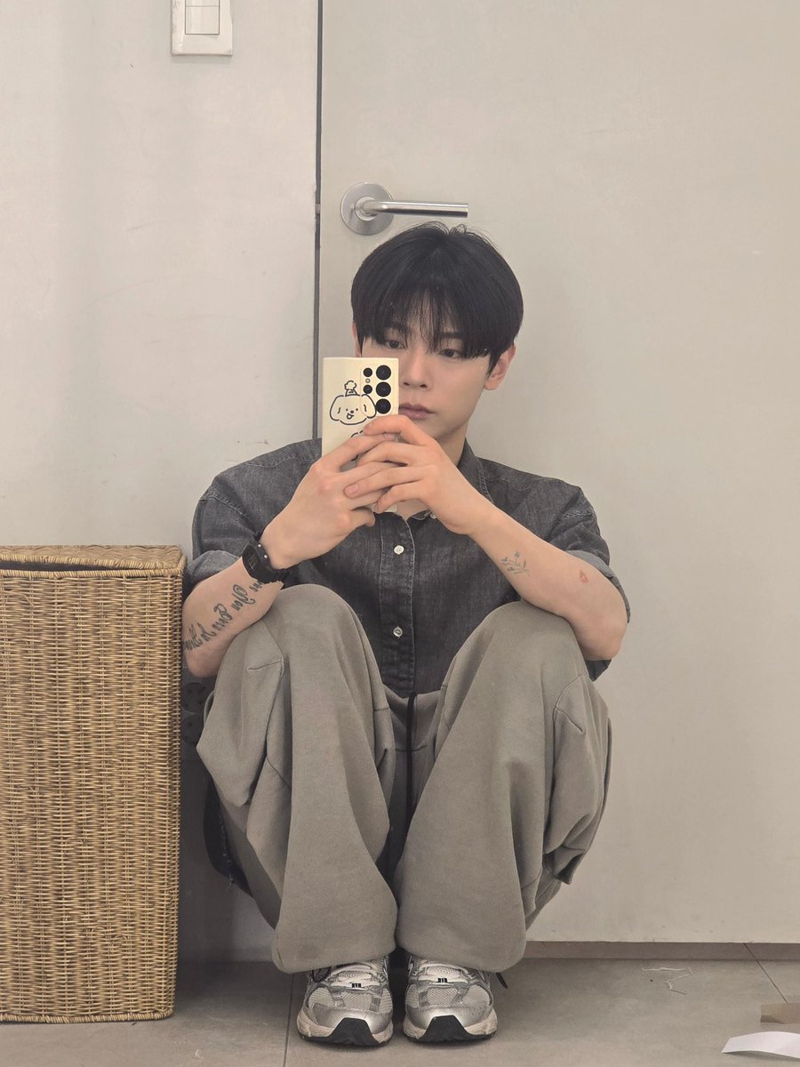 무지무지 잘생겼네