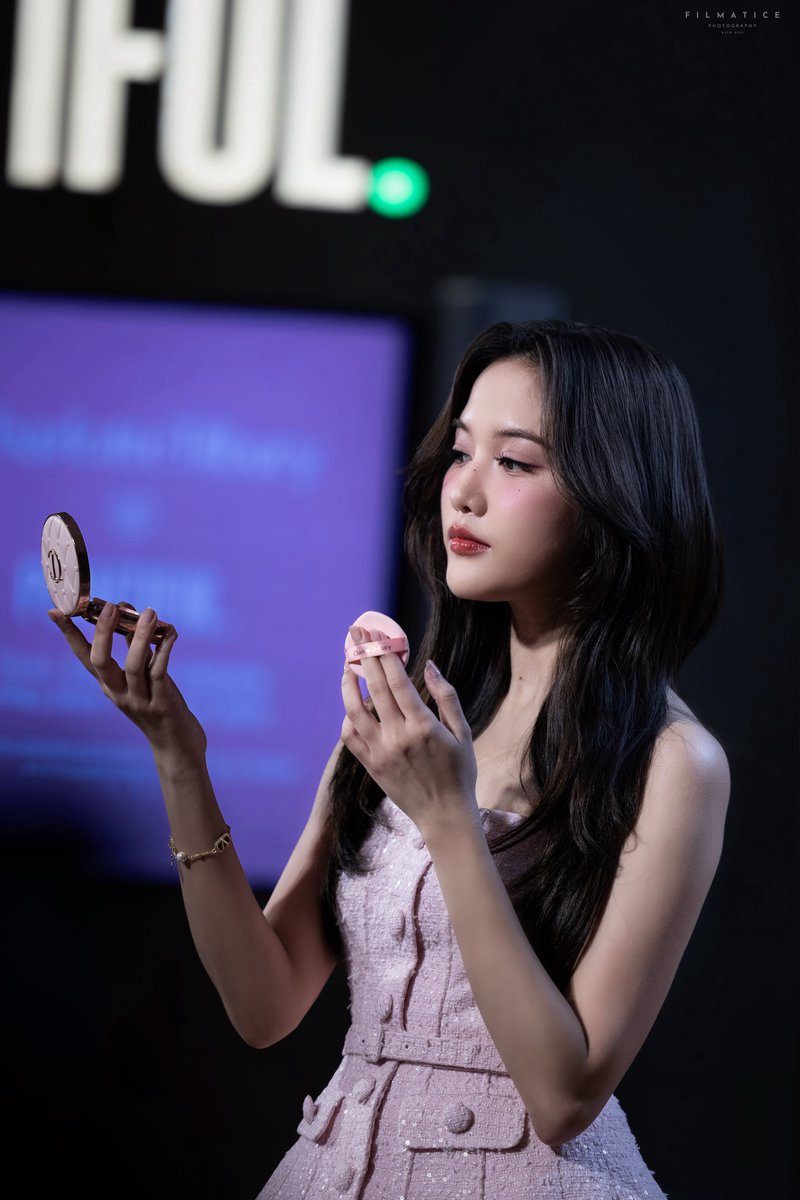 filmatice's tweet photo. oh wow

SAROCHA BA PILLOW TALK CUSHION
#CharlotteTilburyxFreen
#srchafreen https://t.co/Dx9le89lX7