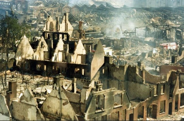 boomelientje's tweet photo. Today its 25 years ago disaster hit my town.  #roombeek #vuurwerkramp https://t.co/d0msWEUHXn