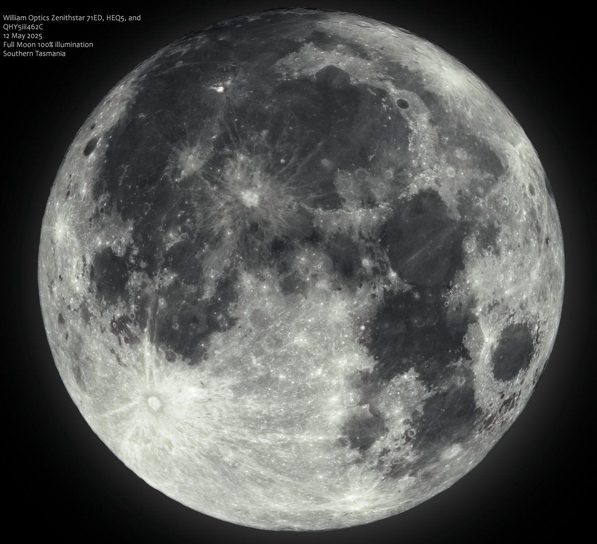 LisaBromfield's tweet image. 12 panel mosaic of last nights full moon 🌕
#astrophotography #Moon