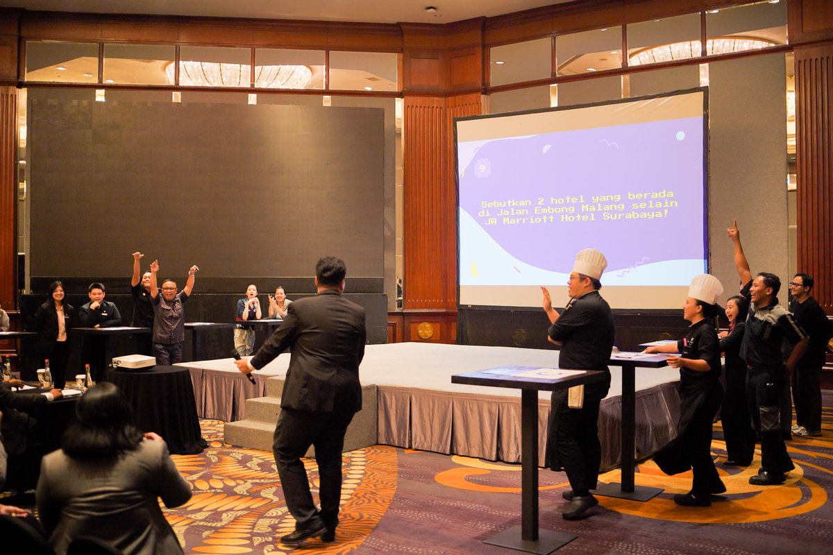 To conclude the first day of #AssociateAppreciationWeek, associates participated in Know Your Marriott, an interactive quiz designed to deepen brand knowledge in an engaging and dynamic setting.

#AAW2025 #BeginBelongBecome #BeYou #JWMarriottSurabaya <a href="/MarriottIntl/">Marriott International</a>