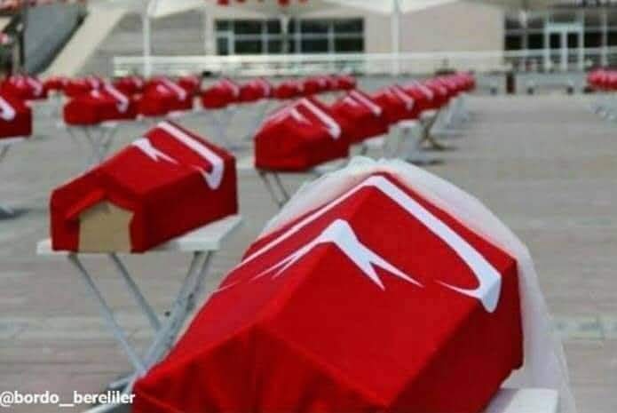 songul_dagdelen's tweet photo. Kim mi bunlar?

İbrahim ERTEN             (Konya) 
Mustafa YILMAZ          (Konya) 
Erkan KAÇAN                (Konya) 
Mevlüt ÖZKAN              (Konya) 
Hilmi ŞAHİN                  (Konya) 
Ali ARAR                       (Konya) 
İlyas UYAR                    (Konya) 
Hüseyin ÇELİK             (Denizli) 
Ahmet APAK                 (Denizli) 
Ercan ÇOBANOĞLU    (Denizli) 
Mustafa KOÇANOĞLU (Denizli) 
Baki UMUTLU                (Denizli) 
Şeref TAY                       (Denizli) 
Mehmet ÖZTÜRK          (Denizli) 
Hasan GÜLTUTAN        (Hatay) 
Mehmet TURA               (Adana) 
Şenol CANSIZ              (Samsun) 
Cavit YAMAN               (Samsun) 
Nihat ODABAŞI           (Kastamonu) 
Ramazan AKKAYA     (Kastamonu) 
Uğur BOZACI              (İstanbul) 
Ünal KALAFAT           (İstanbul) 
Ahmet ARAN               (Manisa) 
Haydar ASLAN            (Trabzon) 
Murat ELİBOL              (Çanakkale) 
Aydın KUZEY               (Çanakkale) 
Adem ZONGUR            (Kırıkkale) 
Musa SARIGÖZ            (Osmaniye) 
Murat MENTEŞ             (Bolu) 
Hikmet ÖZDEMİR         (Malatya) 
Abdullah KARA            (Antalya) 
Birol İrfan ASKAR        (Afyon) 
Selahattin AYSAN        (Isparta) 

OKUDUĞUNUZ BU İSİMLER,         
24 MAYIS 1993 GÜNÜ ELAZİĞ -BİNGÖL KARAYOLU BİLALOĞLU MEVKİİNDE Pkk'nin 
ÜZERLERİNE 1570 ADET KELEŞ MERMİSİ SIKARAK
(HER BİR KİŞİYE ORTALAMA 50 MERMİ)  KATLETTİĞİ TERHİSE VE DAĞITİMA GİDEN 
33 SİLAHSIZ  20 YAŞLARINDA GENCECİK VATAN EVLATLARININ AD VE SOYADLARIDIR.

EVET 33 BU RAKAMI ÖMRÜNÜZÜN SONUNA KADAR UNUTMAMANIZ DİLEĞİYLE...

TÜM ŞEHİTLERİMİZİN RUHLARI ŞAD OLSUN 🙏
