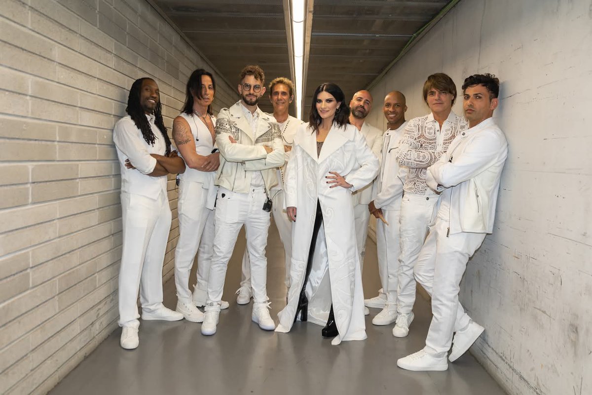 #Eurovision per me resta questo .
Una esibizione unica  tra cambi d'abito spettacolari