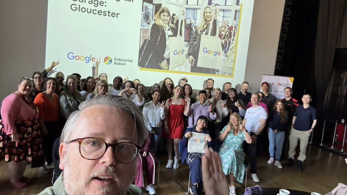 Dan_Martin's tweet image. Old man taking a selfie alert 🤳 😂 

Brilliant day managing a @GoogleUK Digital Garage at @GlosGuildhall for @e_nation 

A fantastic group of local business owners getting expert digital tips. 

#GoogleDigitalGarage #Google #smallbusiness #Gloucester