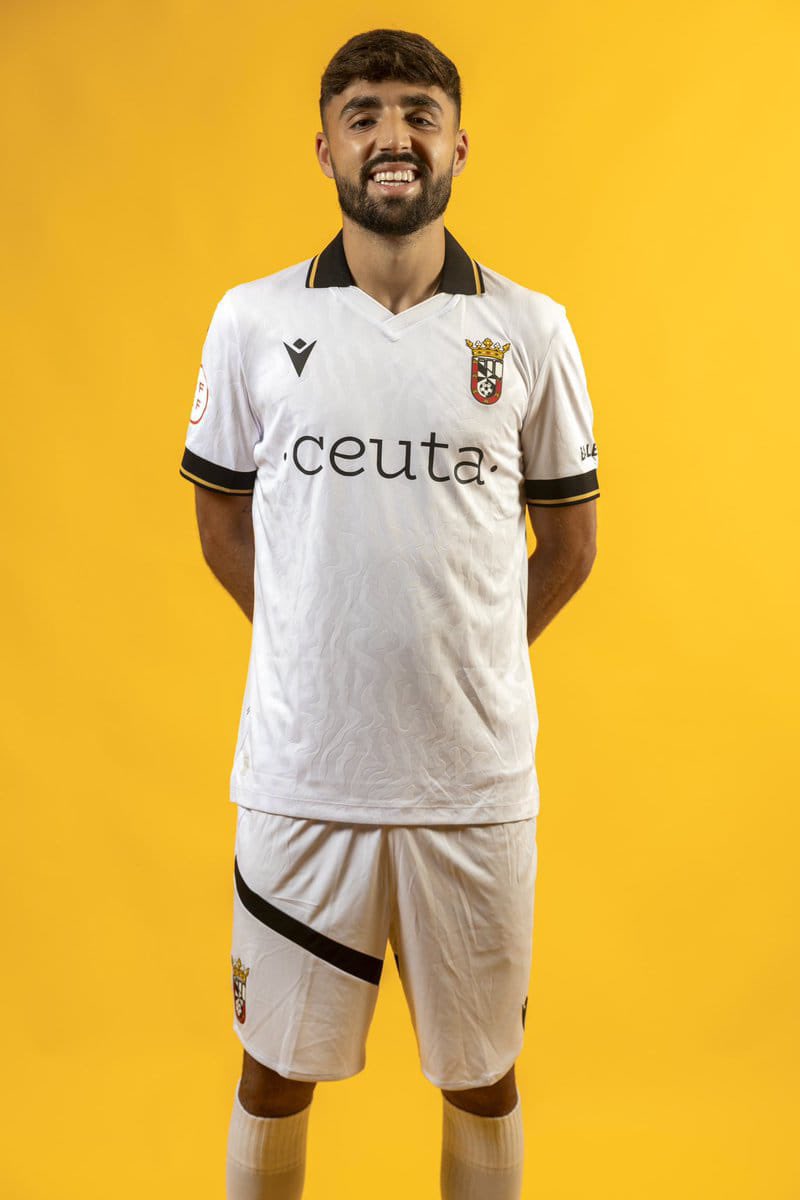 aytodegerena's tweet photo. ⚽️Gerena está doblemente presente en la A.D. Ceuta, que sube a Segunda División. Y es que, además del entrenador, hay un jugador de nuestro pueblo en el equipo. Se trata de Darío Lozano León, que ha sido partícipe de este gran logro.

❤️Felicidades.

#DeportesGerena https://t.co/1LklcBBWvk