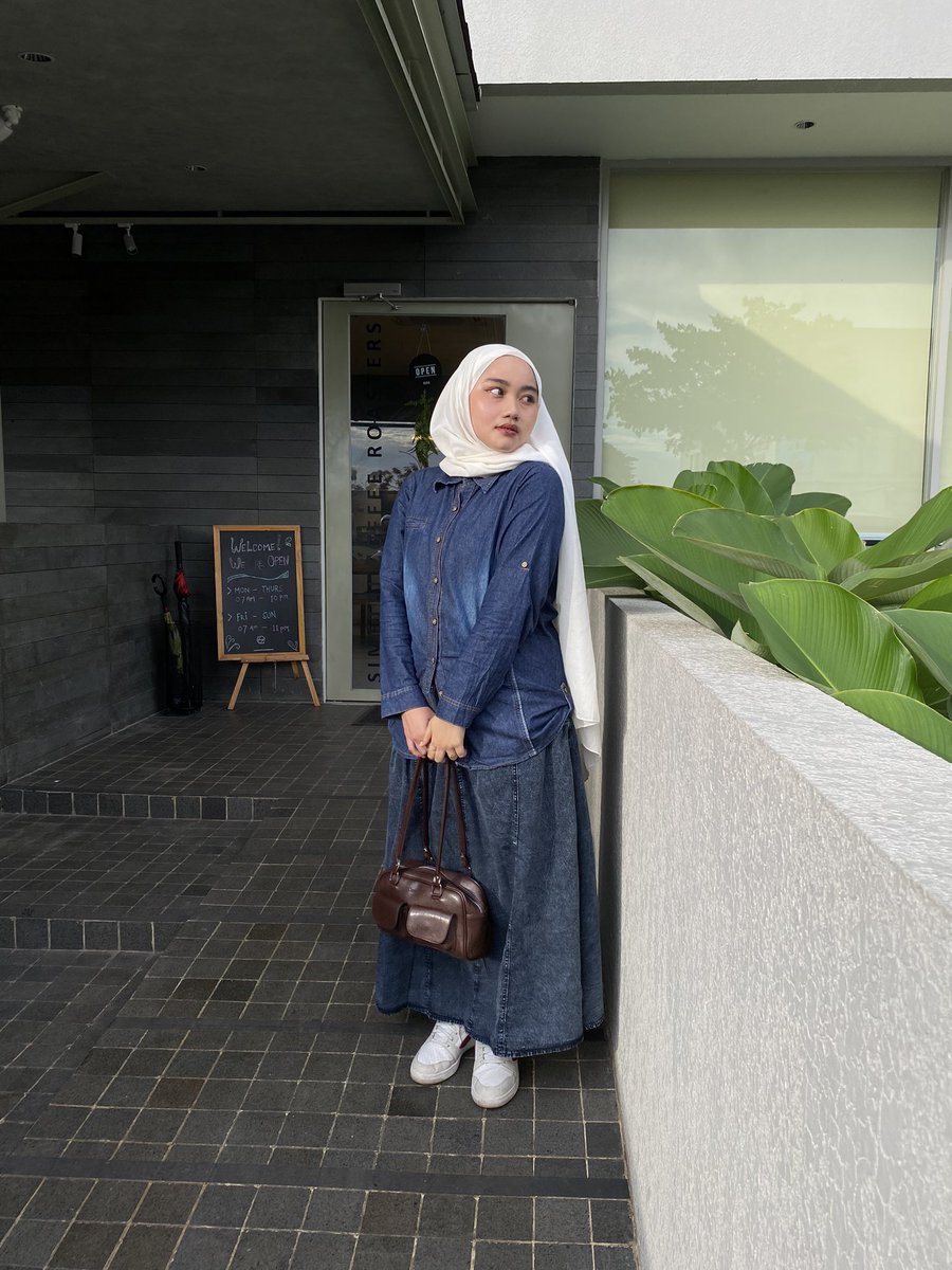 another day, another racun parfum✨

kali ini edisi sebadan-badan wangi “LOUI” buat yang lagi cari wewangian fresh floral &amp; musk bakal naksir berat🌼