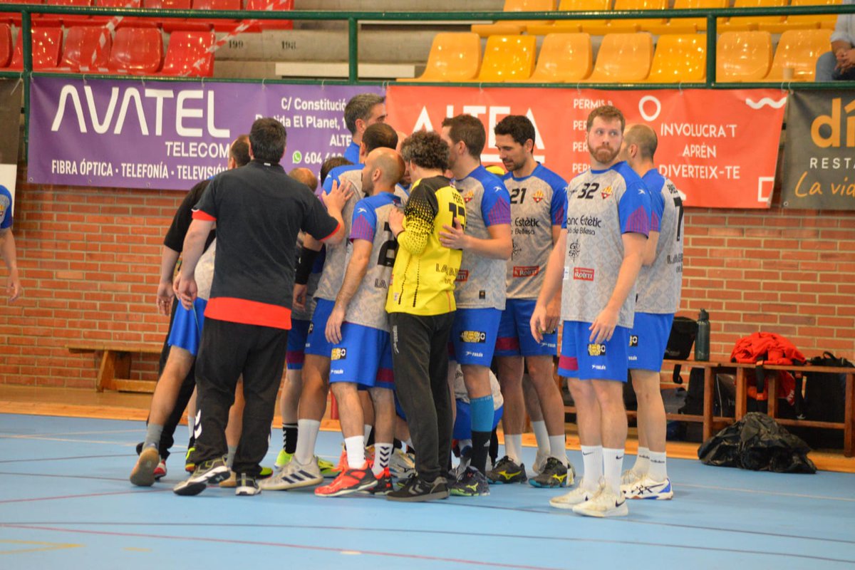 Federació Catalana d’Handbol (@fedcathandbol) on Twitter photo Les veteranes del <a href="/BMGranollers/">BM Granollers</a> i els veterans del <a href="/Clubhandbolgava/">Club Handbol Gavà</a> tanquen la seva participació a la fase final del Campionat d’Espanya de veteranes i veterans.
Les jugadores granollerines han acabat aquesta fase final a la sisena posició mentre que els gavanencs ho han fet a Les veteranes del <a href="/BMGranollers/">BM Granollers</a> i els veterans del <a href="/Clubhandbolgava/">Club Handbol Gavà</a> tanquen la seva participació a la fase final del Campionat d’Espanya de veteranes i veterans.
Les jugadores granollerines han acabat aquesta fase final a la sisena posició mentre que els gavanencs ho han fet a