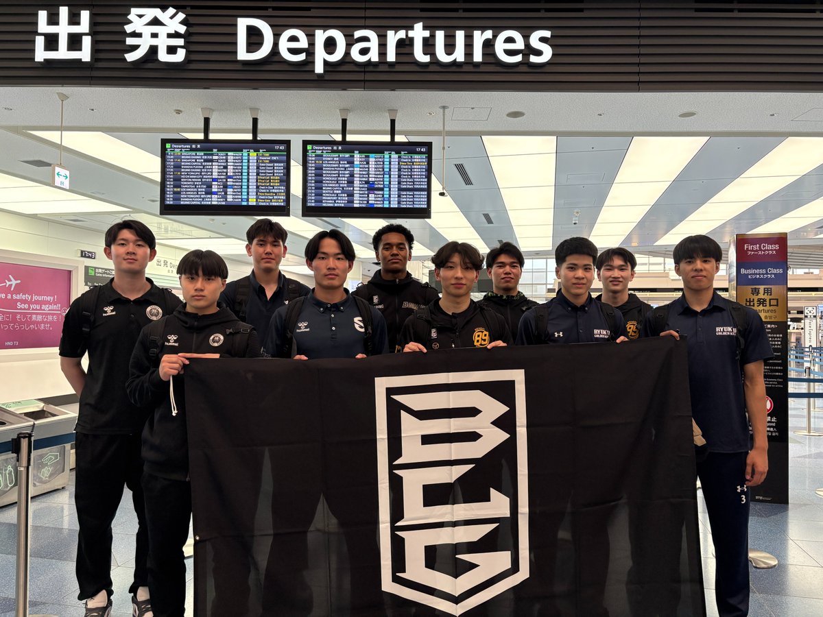 B_LEAGUE's tweet photo. 本日から6日間、B.LEAGUE U18クラブから10名の選手がオーストラリアへ旅立ちます🇦🇺
現地ではNBL 1に所属するコーチからの直接ワークアウトや現地のユースチームとの練習試合などを行います。

#Bリーグ
#BリーグU18 https://t.co/3WKCg0OtAg